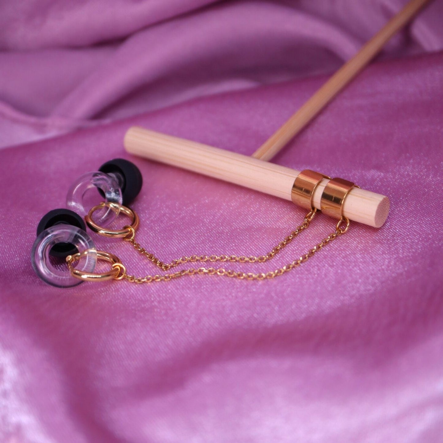 Earcuffs Voor Loop Oordopjes Goud RVS Sfeerbeeld