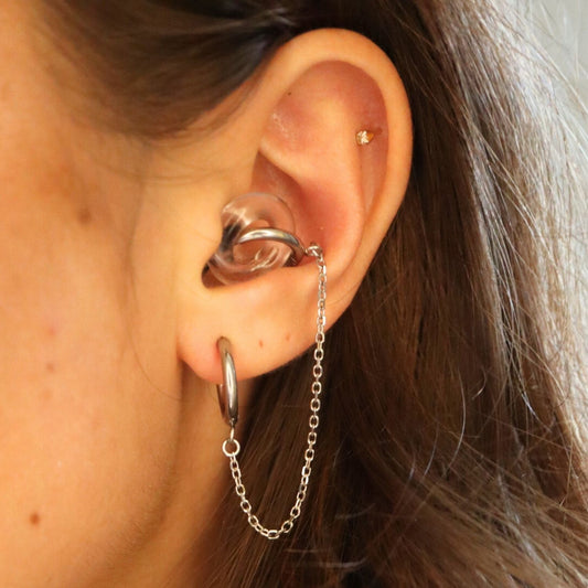 Oorbellen Voor Loop Oordopjes Zilver RVS op model