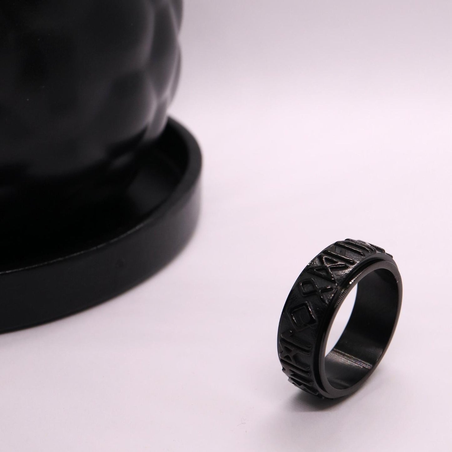 Anxiety Ring (Noors) Zwart Sfeerbeeld