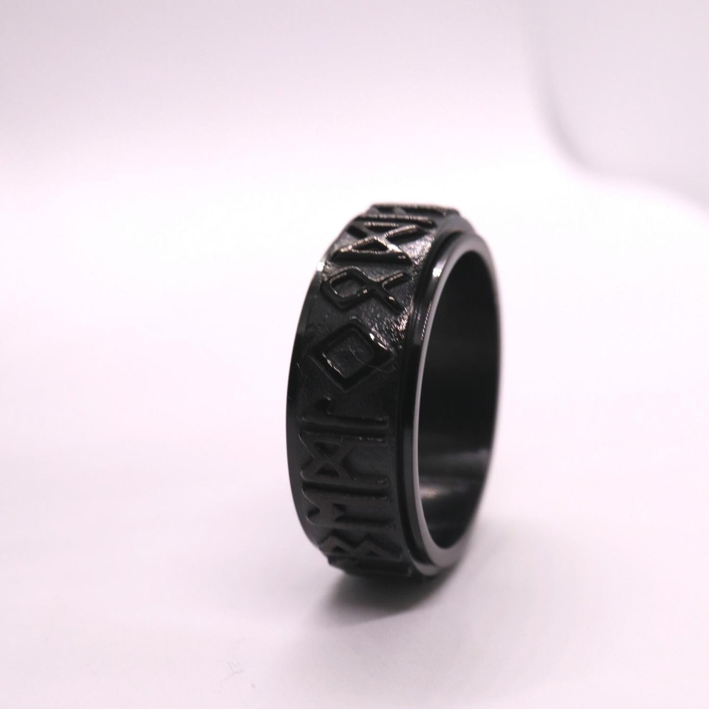 Anxiety Ring (Noors) Zwart Sfeerbeeld