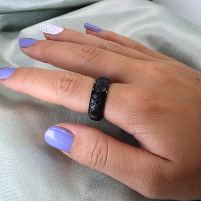 Anxiety Ring (Strand) Zwart om vinger