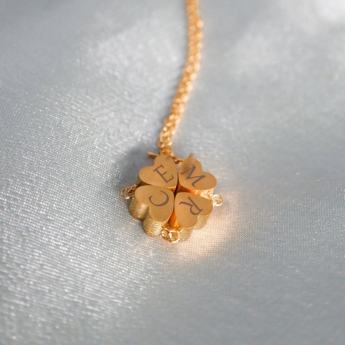 Despora Klavertje vier ketting / hartjes ketting goud (Graveerbaar) – Despora
