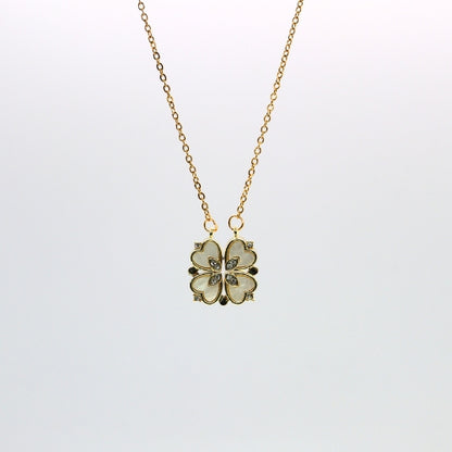 Klavertje vier ketting / hartjes ketting goud (parel) Sfeerbeeld