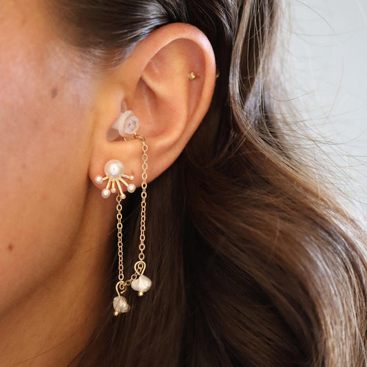 Oorbellen Voor Oordopjes (Parel) Goudkleurig in oor met oordopjes