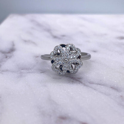 Anxiety Ring (Draairing Klavertje Vier) Zilver 925 Sfeerbeeld op marmer