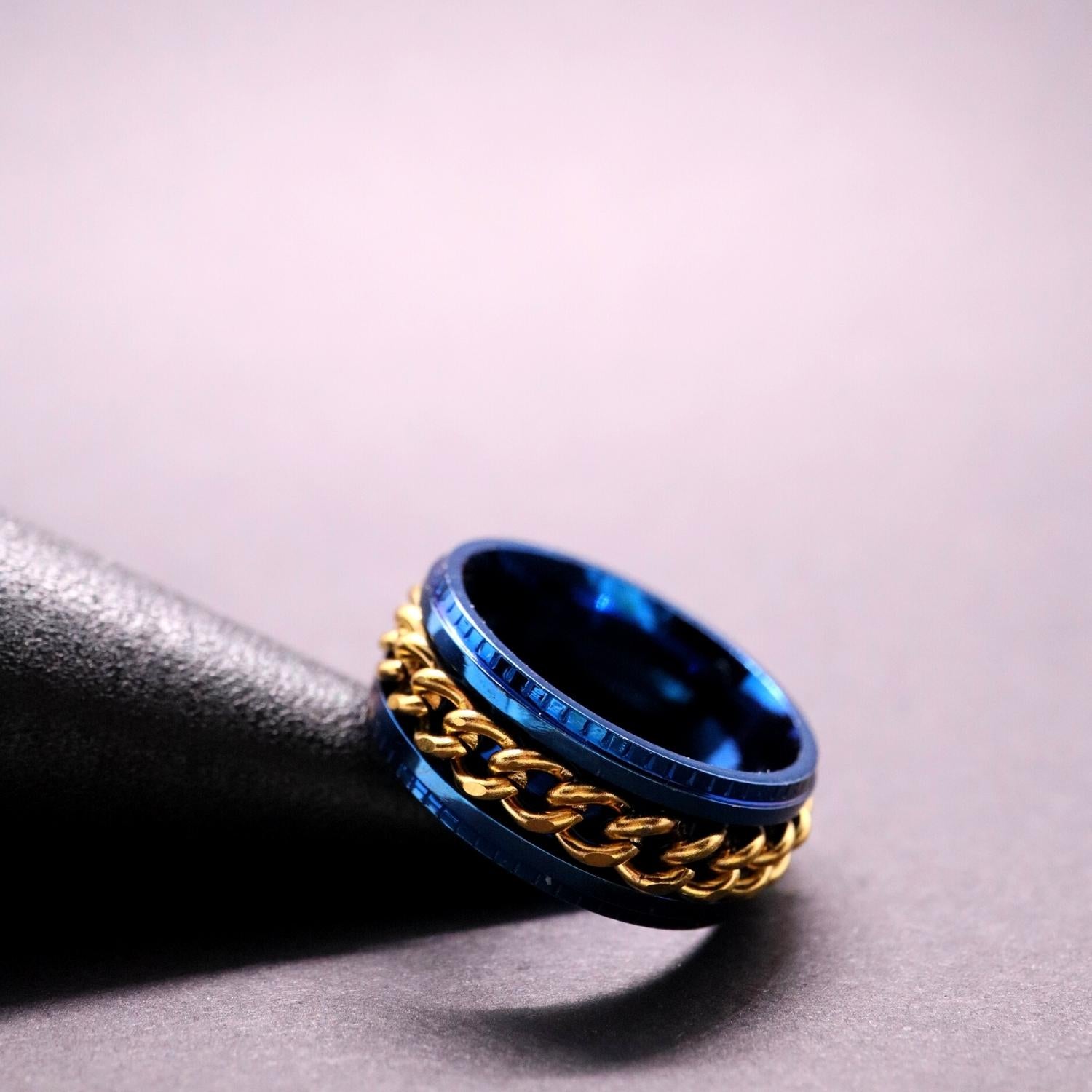 Anxiety Ring (ketting) Blauw-Goud sfeerafbeelding
