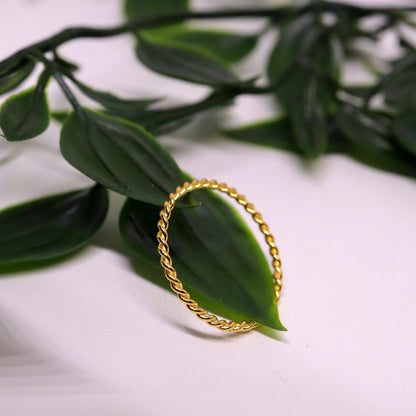 Minimalistische ring gedraaid zilver 925 Gold Plated Sfeerbeeld 