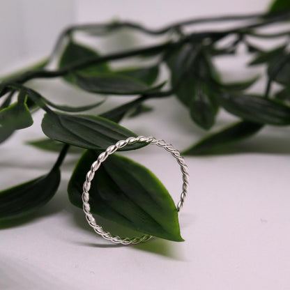 Minimalistische ring gedraaid zilver 925 Sfeerbeeld
